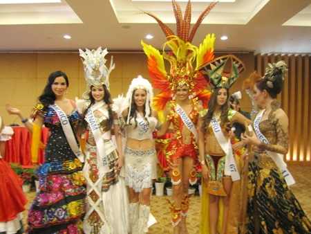 Trúc Diễm rạng rỡ trong trang phục truyền thống - 12 Trúc Diễm rạng rỡ trong trang phục truyền thống - 12