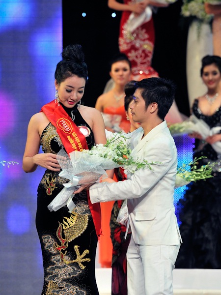 Diệp Bảo Ngọc đoạt giải Hoa khôi phụ nữ thời đại - 10
