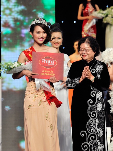 Diệp Bảo Ngọc đoạt giải Hoa khôi phụ nữ thời đại - 11