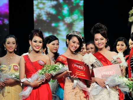 Diệp Bảo Ngọc đoạt giải Hoa khôi phụ nữ thời đại - 14