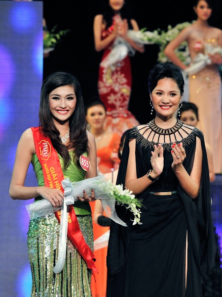 Diệp Bảo Ngọc đoạt giải Hoa khôi phụ nữ thời đại - 4