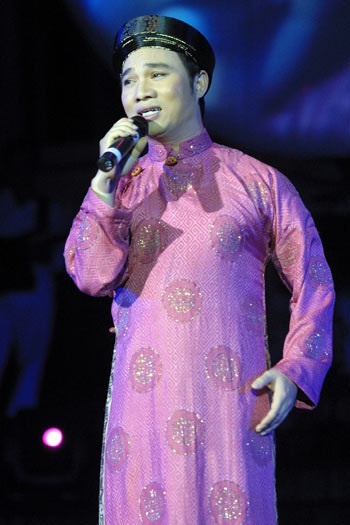 Quang Linh hát trong đêm chung khảo cuộc thi hoa hậu các dân tộc - 1 Quang Linh hát trong đêm chung khảo cuộc thi hoa hậu các dân tộc - 1