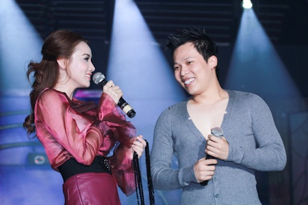 Minh Hằng bị đau chân, Ngọc Trinh bán áo đầm đăng quang - 5 Minh Hằng bị đau chân, Ngọc Trinh bán áo đầm đăng quang - 5