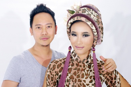 Võ Việt Chung mang áo dài ra thế giới - 1