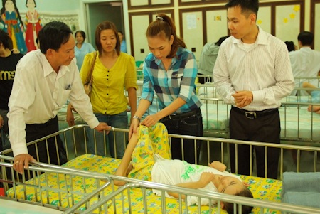 Mỹ Tâm “mê mải” làm từ thiện - 1 Mỹ Tâm “mê mải” làm từ thiện - 1