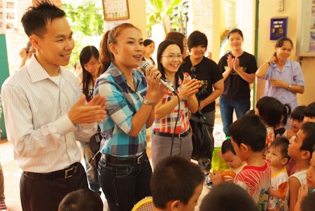Mỹ Tâm “mê mải” làm từ thiện - 4 Mỹ Tâm “mê mải” làm từ thiện - 4