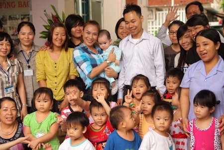 Mỹ Tâm “mê mải” làm từ thiện - 9 Mỹ Tâm “mê mải” làm từ thiện - 9