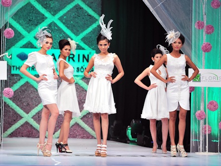 Siêu mẫu Thanh Hằng đẹp tinh khôi với áo cưới - 18 Siêu mẫu Thanh Hằng đẹp tinh khôi với áo cưới - 18