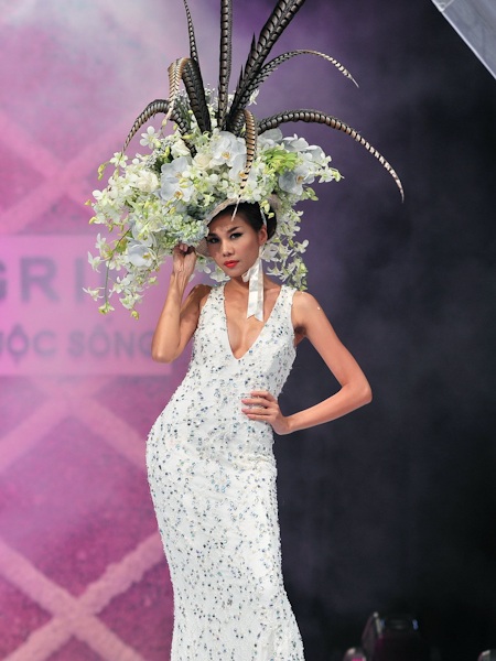 Siêu mẫu Thanh Hằng đẹp tinh khôi với áo cưới - 5 Siêu mẫu Thanh Hằng đẹp tinh khôi với áo cưới - 5