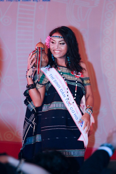 Những bông "hoa lạ" trong đêm bán kết HH các dân tộc khu vực phía Nam - 6