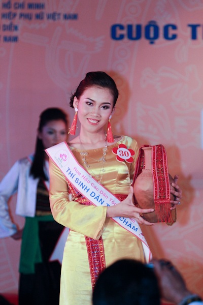 Những bông "hoa lạ" trong đêm bán kết HH các dân tộc khu vực phía Nam - 5