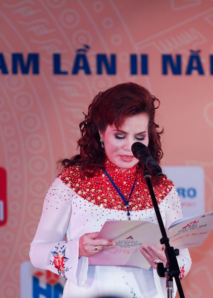 Những bông "hoa lạ" trong đêm bán kết HH các dân tộc khu vực phía Nam - 24