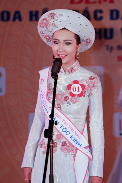 Những bông "hoa lạ" trong đêm bán kết HH các dân tộc khu vực phía Nam - 1