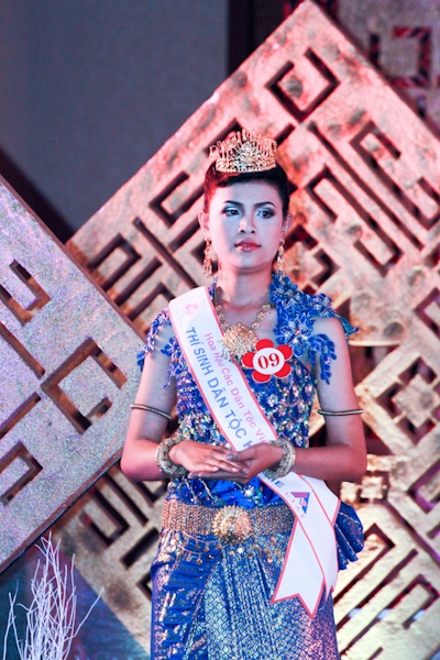 Những bông "hoa lạ" trong đêm bán kết HH các dân tộc khu vực phía Nam - 9