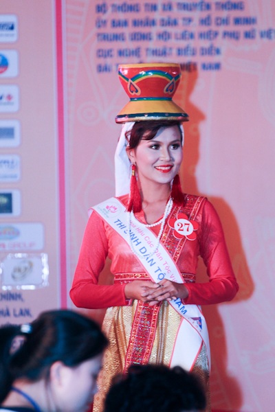 Những bông "hoa lạ" trong đêm bán kết HH các dân tộc khu vực phía Nam - 4