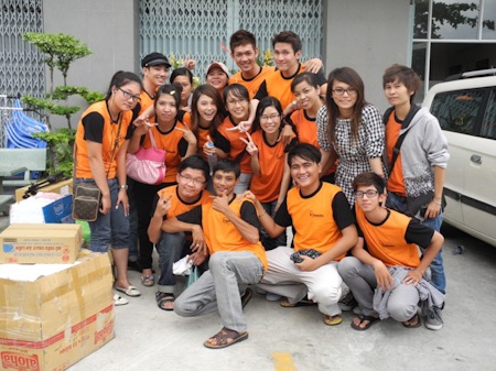 Thúy Vinh dẫn học trò đi làm từ thiện - 14