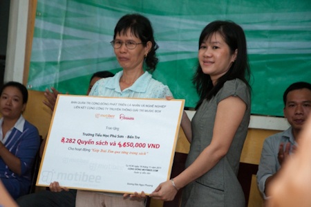 Thúy Vinh dẫn học trò đi làm từ thiện - 7