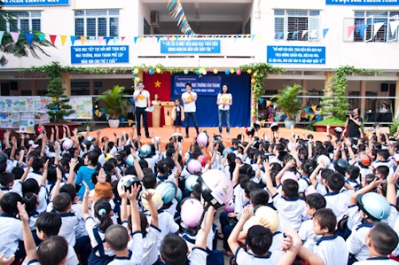 Kathy Uyên và Thanh Bùi hành động vì an toàn giao thông - 14