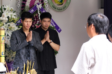 Con của Đơn Dương về Việt Nam chịu tang cha - 3 Con của Đơn Dương về Việt Nam chịu tang cha - 3