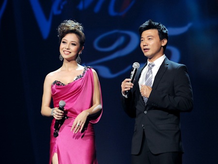 Jennifer Phạm diện váy xẻ gợi cảm - 9 Jennifer Phạm diện váy xẻ gợi cảm - 9