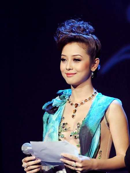 Jennifer Phạm diện váy xẻ gợi cảm - 1 Jennifer Phạm diện váy xẻ gợi cảm - 1