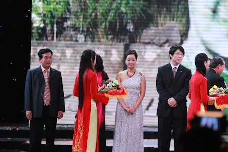 Những hình ảnh đẹp trong lễ khai mạc Liên hoan phim lần thứ 17 - 18 Những hình ảnh đẹp trong lễ khai mạc Liên hoan phim lần thứ 17 - 18