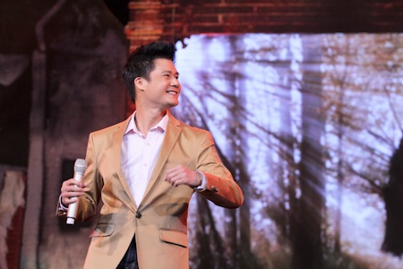 Đàm Vĩnh Hưng "cực khổ" vì giáng sinh - 4 Đàm Vĩnh Hưng "cực khổ" vì giáng sinh - 4