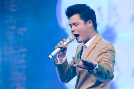 Đàm Vĩnh Hưng "cực khổ" vì giáng sinh - 5 Đàm Vĩnh Hưng "cực khổ" vì giáng sinh - 5