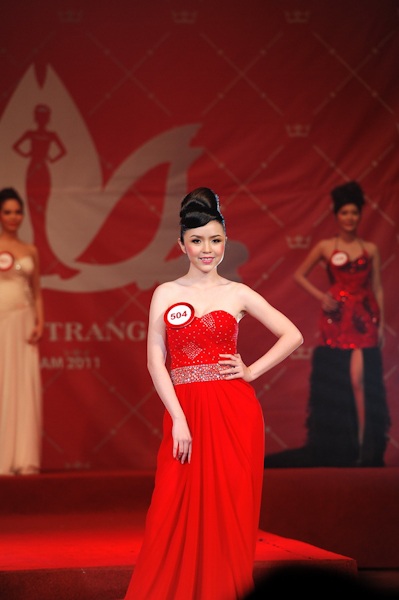 Thí sinh Nữ hoàng trang sức 2011 trình diễn áo tắm - 10 Thí sinh Nữ hoàng trang sức 2011 trình diễn áo tắm - 10