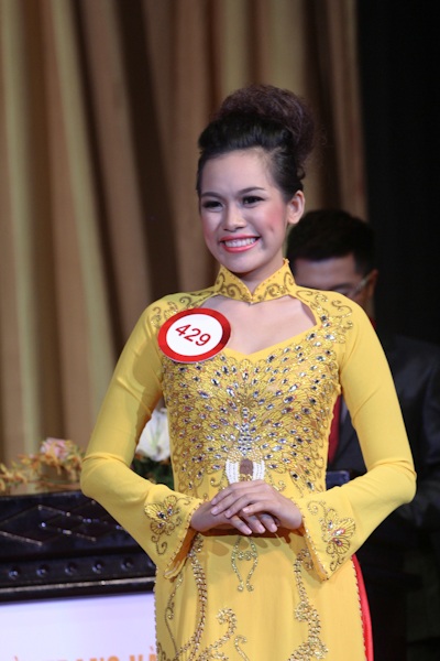 Thí sinh Nữ hoàng trang sức 2011 trình diễn áo tắm - 8 Thí sinh Nữ hoàng trang sức 2011 trình diễn áo tắm - 8