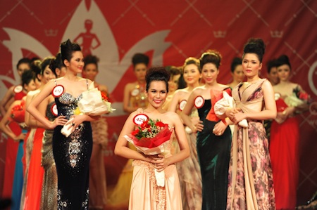 Thí sinh Nữ hoàng trang sức 2011 trình diễn áo tắm - 14 Thí sinh Nữ hoàng trang sức 2011 trình diễn áo tắm - 14