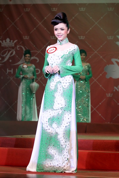 Thí sinh Nữ hoàng trang sức 2011 trình diễn áo tắm - 9 Thí sinh Nữ hoàng trang sức 2011 trình diễn áo tắm - 9