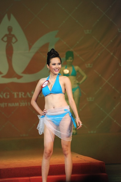 Thí sinh Nữ hoàng trang sức 2011 trình diễn áo tắm - 5 Thí sinh Nữ hoàng trang sức 2011 trình diễn áo tắm - 5