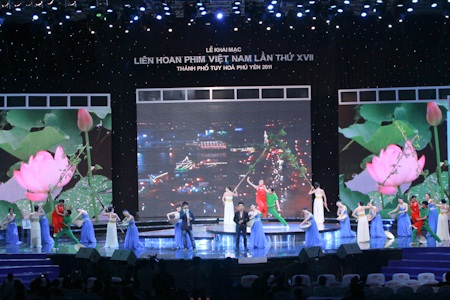Trương Ngọc Ánh lỗi hẹn với Liên hoan phim lần thứ 17 - 5 Trương Ngọc Ánh lỗi hẹn với Liên hoan phim lần thứ 17 - 5