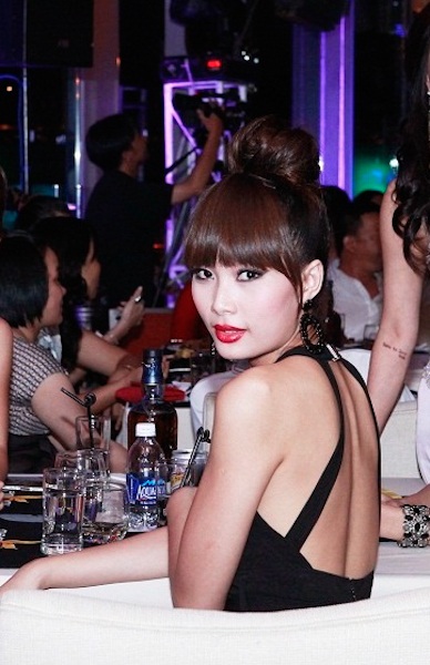 Dàn “chân dài” dự tiệc cùng MC Kỳ Duyên - 8 Dàn “chân dài” dự tiệc cùng MC Kỳ Duyên - 8