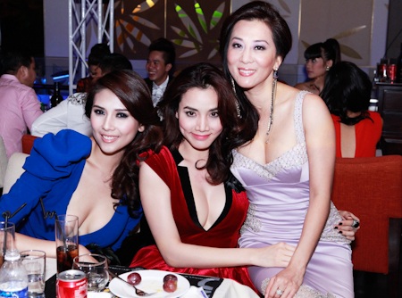 Dàn “chân dài” dự tiệc cùng MC Kỳ Duyên - 3 Dàn “chân dài” dự tiệc cùng MC Kỳ Duyên - 3