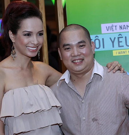 Vợ chồng Bình Minh tay trong tay hạnh phúc - 4