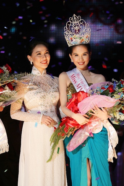 Phút đăng quang Hoa hậu của Ngọc Trinh - 7 Phút đăng quang Hoa hậu của Ngọc Trinh - 7