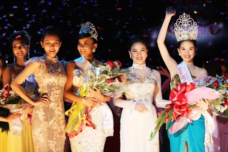 Phút đăng quang Hoa hậu của Ngọc Trinh - 8 Phút đăng quang Hoa hậu của Ngọc Trinh - 8