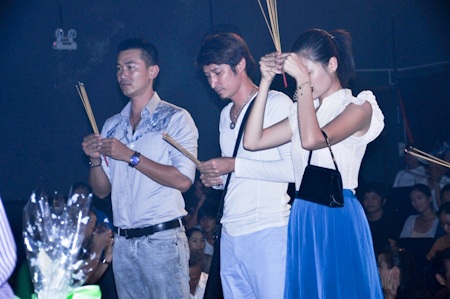 Nghệ sĩ dâng hương ngày giỗ tổ - 5