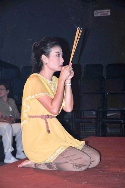 Nghệ sĩ dâng hương ngày giỗ tổ - 1