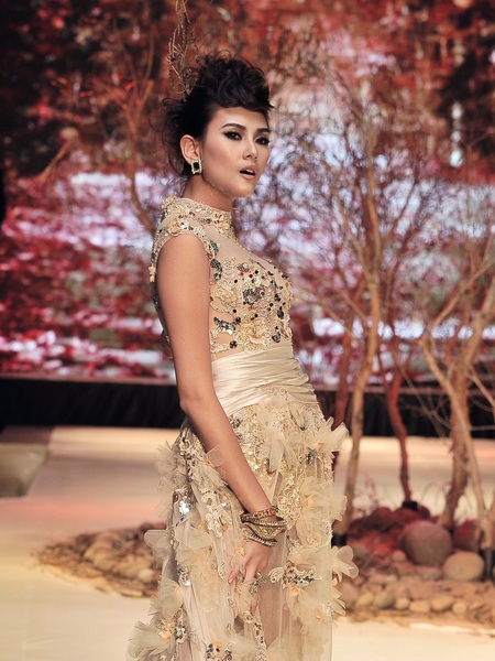 Phan Như Thảo nổi bật trên sàn diễn thời trang - 21 Phan Như Thảo nổi bật trên sàn diễn thời trang - 21