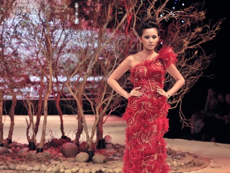 Phan Như Thảo nổi bật trên sàn diễn thời trang - 3 Phan Như Thảo nổi bật trên sàn diễn thời trang - 3