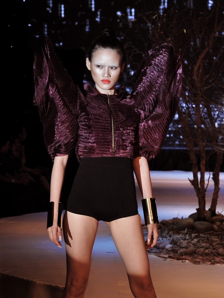 Phan Như Thảo nổi bật trên sàn diễn thời trang - 12 Phan Như Thảo nổi bật trên sàn diễn thời trang - 12