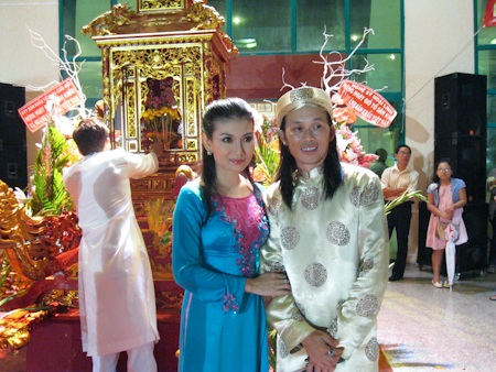 Hoài Linh tất bật cho lễ giỗ tổ - 5