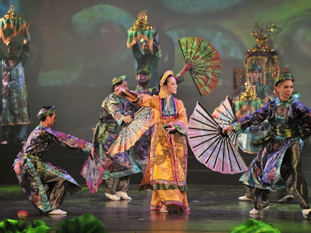 Linh Nga tỏa sáng trong Sen show - 17 Linh Nga tỏa sáng trong Sen show - 17