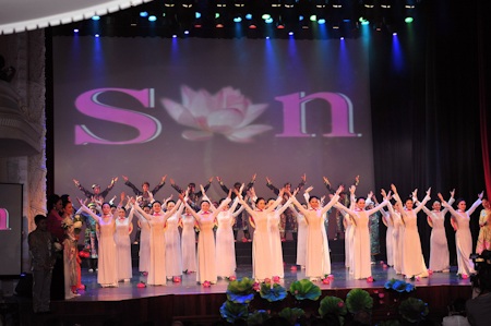 Linh Nga tỏa sáng trong Sen show - 21 Linh Nga tỏa sáng trong Sen show - 21
