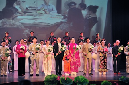 Linh Nga tỏa sáng trong Sen show - 22 Linh Nga tỏa sáng trong Sen show - 22