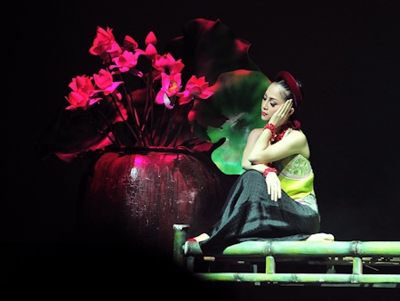 Linh Nga tỏa sáng trong Sen show - 1 Linh Nga tỏa sáng trong Sen show - 1