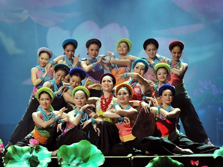 Linh Nga tỏa sáng trong Sen show - 5 Linh Nga tỏa sáng trong Sen show - 5